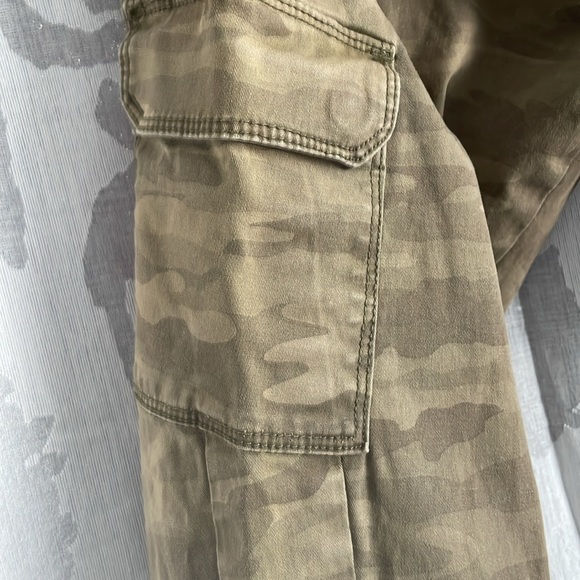 Lucky Brand Womens Charlie Skinny Cargo Jeans Army Camo Zip Pocket! - Picture 4 of 8